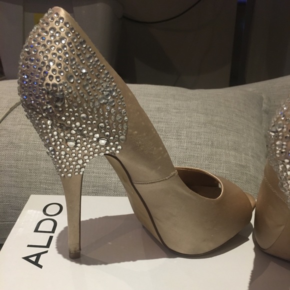 Aldo cream satin pumps with silver/clear gems on heel (not blue as seen in pics) - Picture 5 of 8